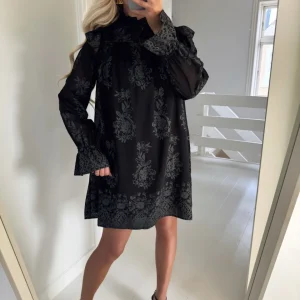 Pieces kjole nolia ls short black
